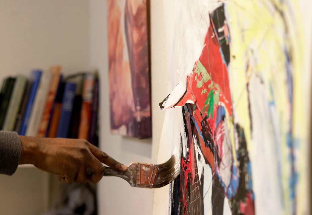 Askia Bilal paints onto paper